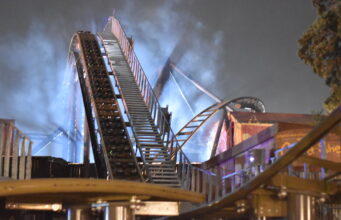 Pictures of Gold Rush at Drayton Manor in the Dark