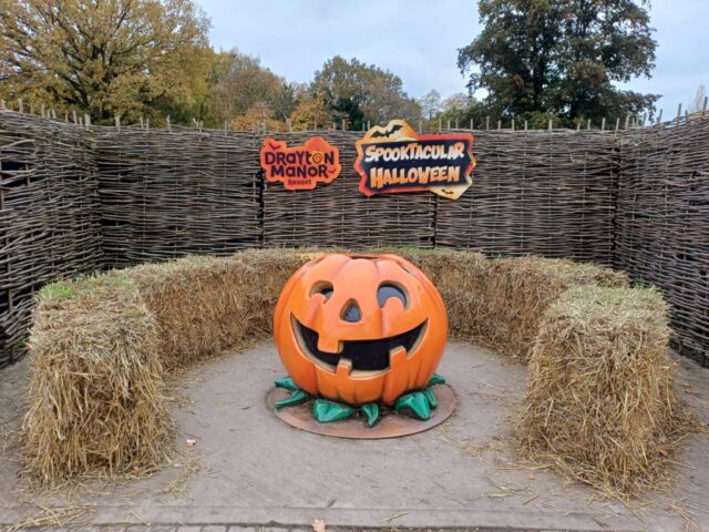 spooktacular-halloween-2024-pictures-from-drayton-manor-event