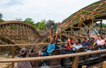 Planning a UK Theme Park Trip for Large Groups